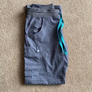 Figs Kade cargo scrub pants (graphite)